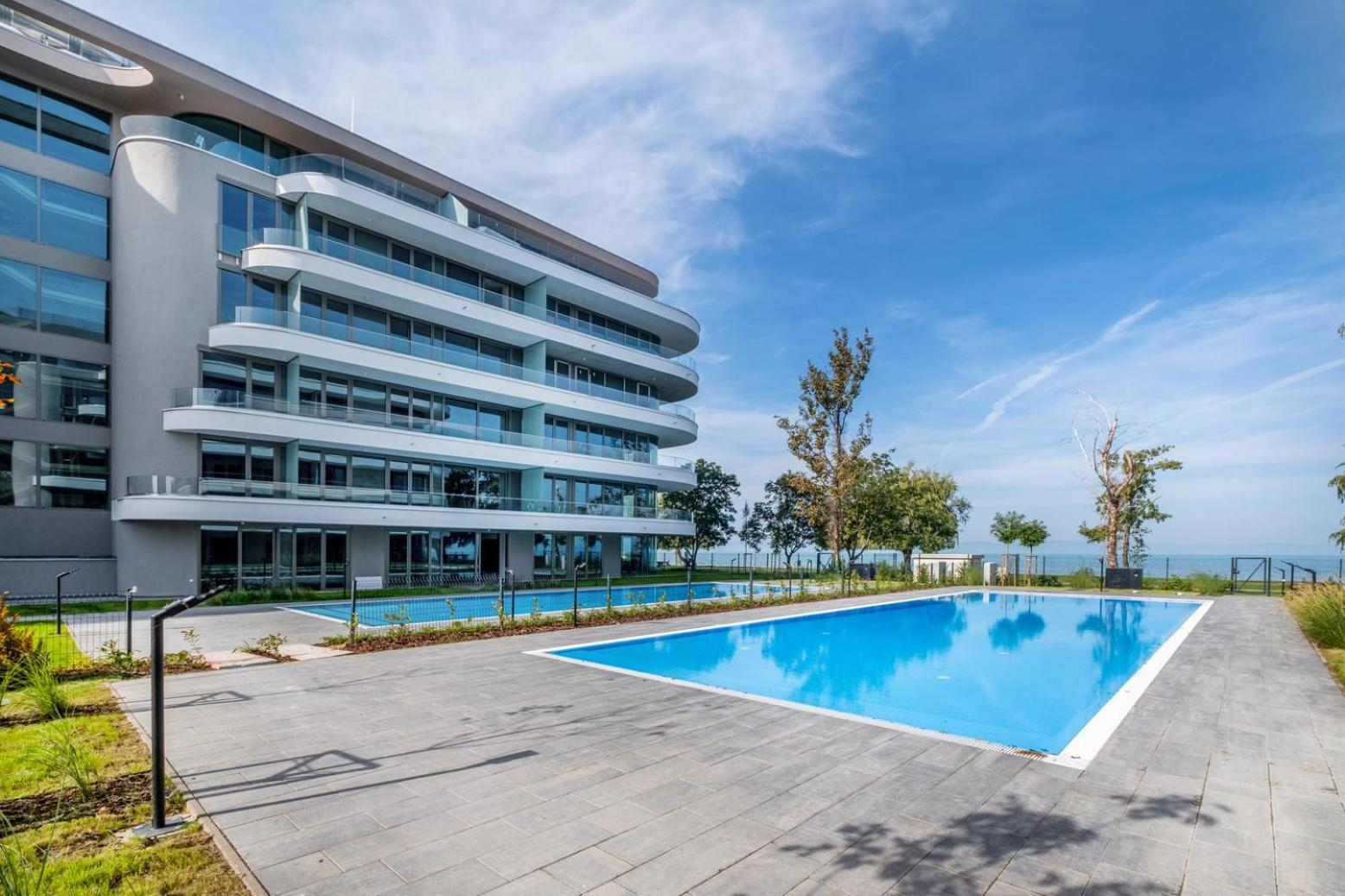 Myflat Wave Luxury 44 Suite Siófok Exteriör bild