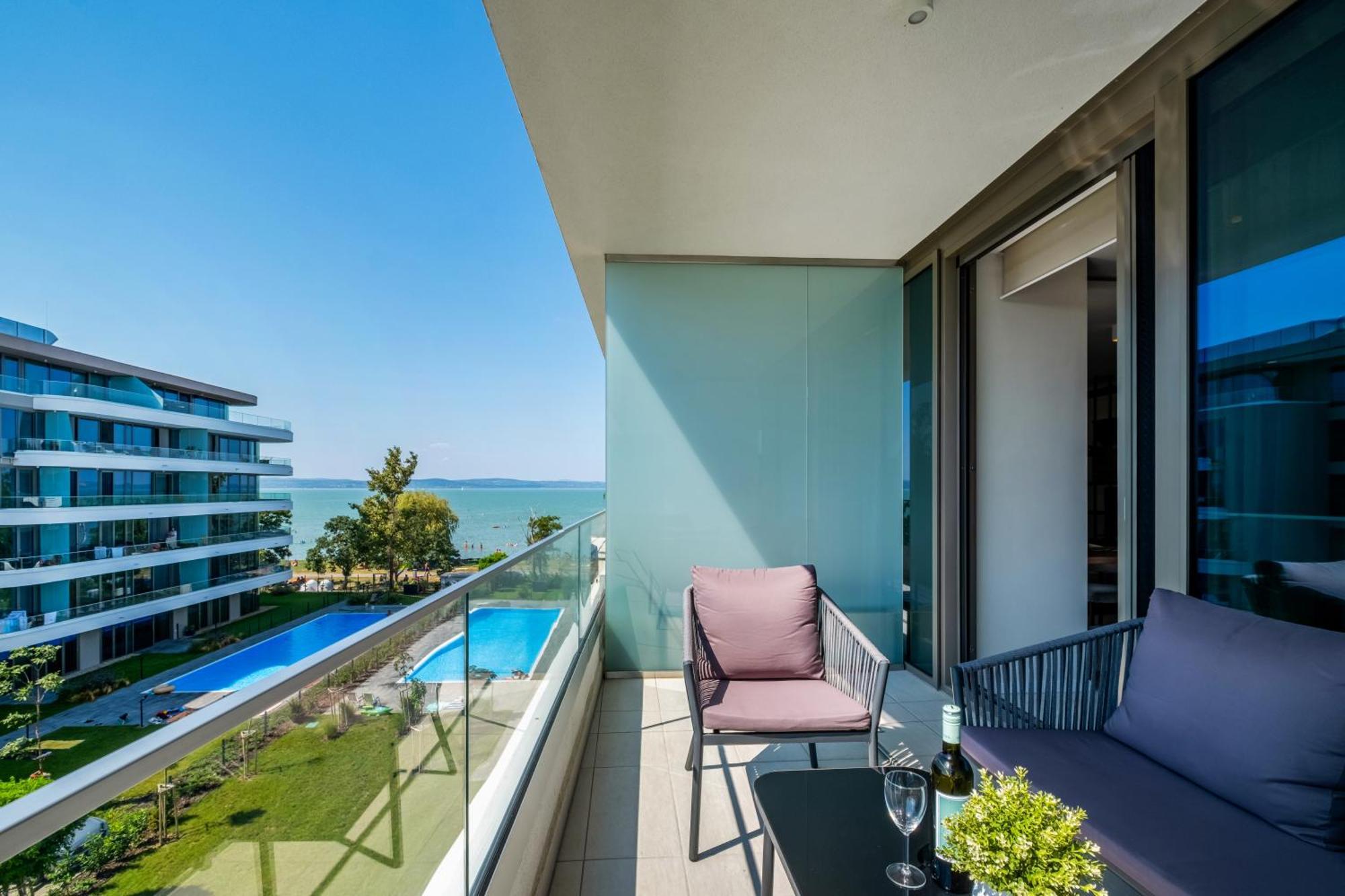 Myflat Wave Luxury 44 Suite Siófok Exteriör bild